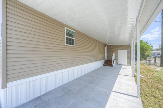 Building Photo - 2410 Skyview St