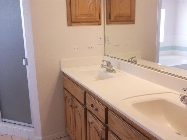 Building Photo - 7680 Dianjou Dr