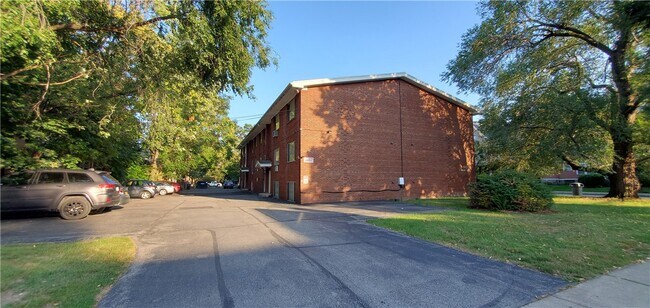 Building Photo - 154 Park Ave