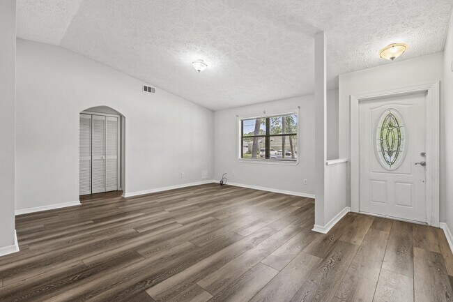 Building Photo - 1049 SW Eureka Ave