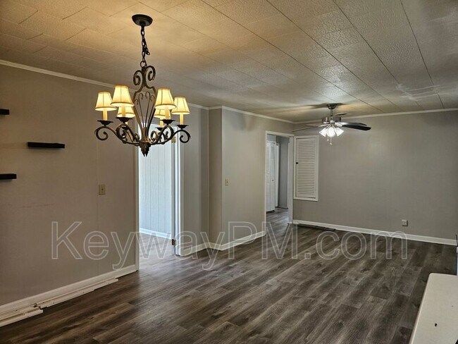 Building Photo - 119 2nd Ave