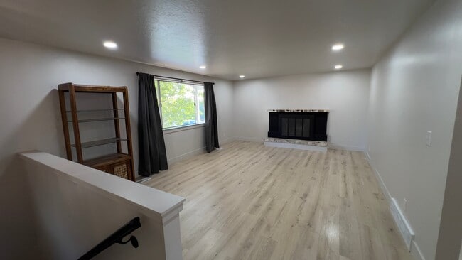 Building Photo - 846 W 2600 N