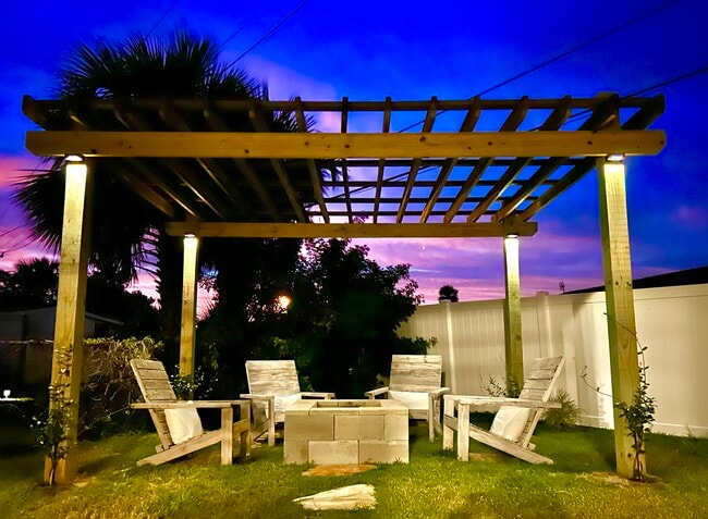 Gas firepit - 52 River Shore Dr