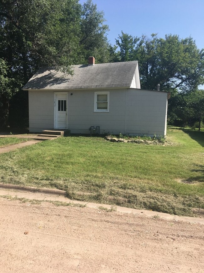 Primary Photo - $495 - 1 bed 1 bath - Single Family Home