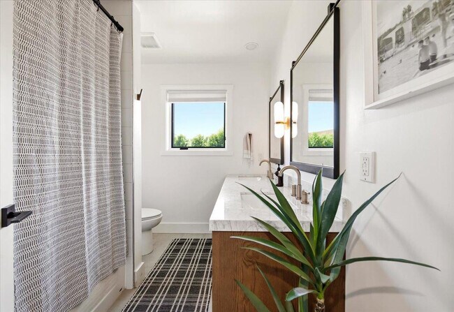 Building Photo - 3631 N 54th Ct