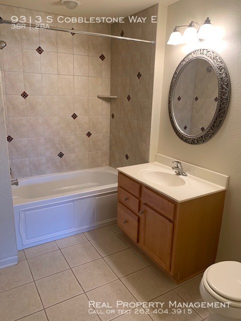 Building Photo - 3 Bedroom Condo in Franklin! Available Now!