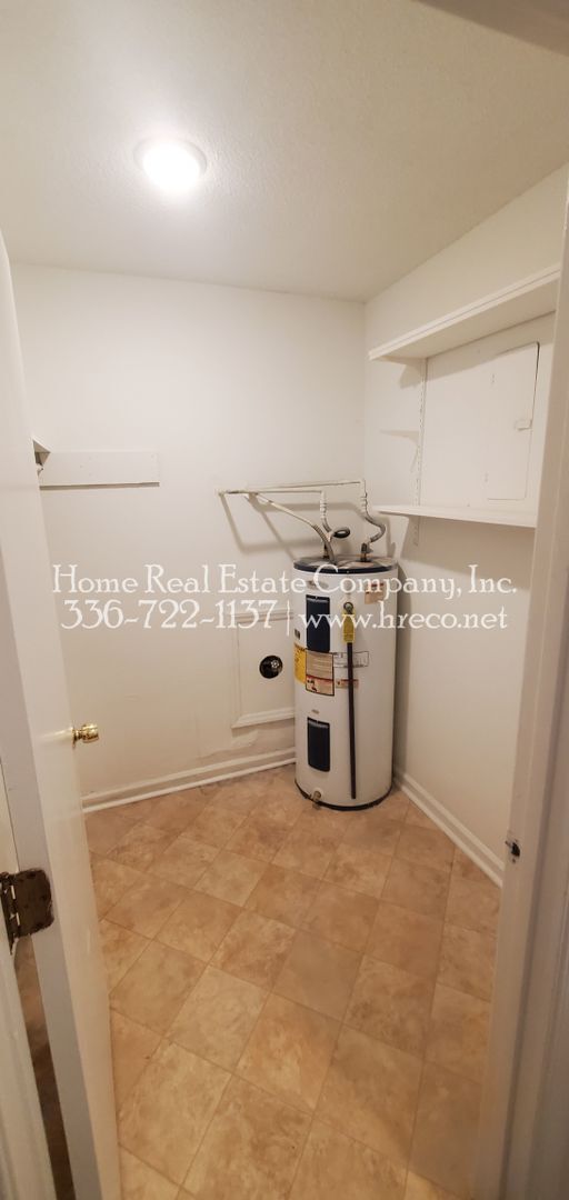 Building Photo - 3011 Broadbay Dr