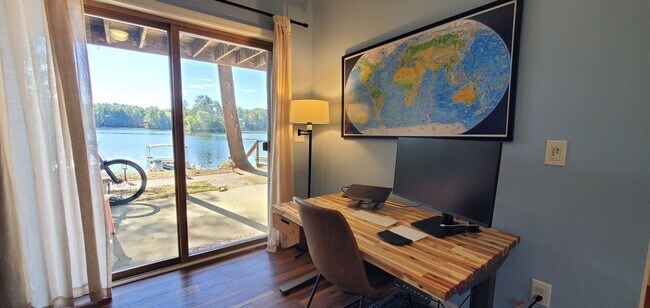 Building Photo - Pre-Leasing Winter and Spring Furnished Rental