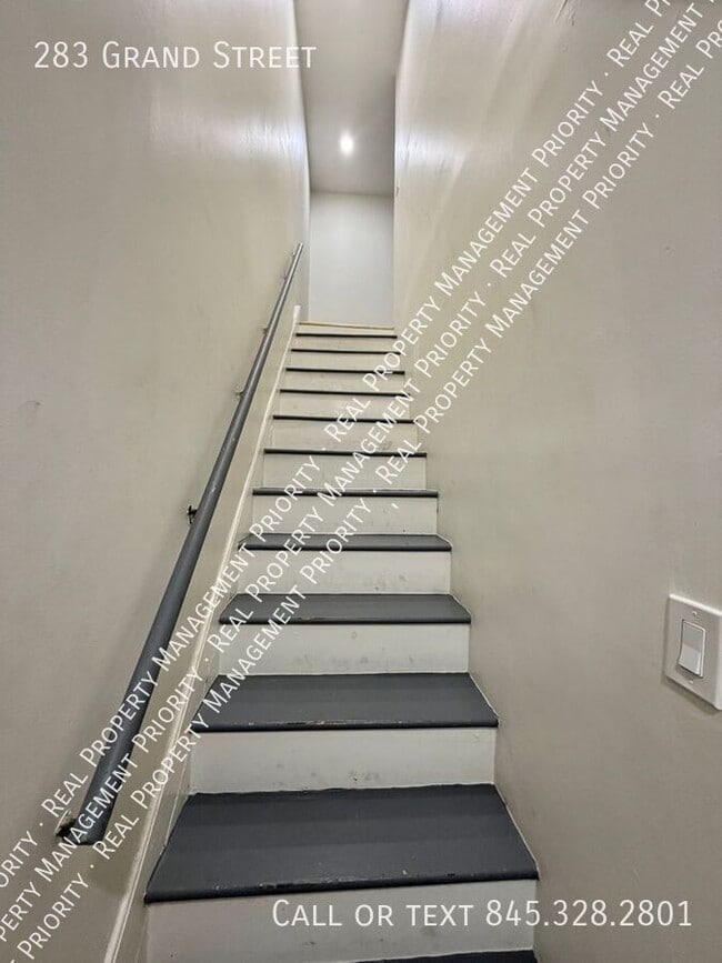 Building Photo - 283 Grand St