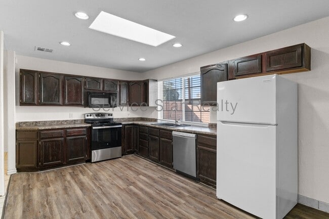 Building Photo - 3812 W Loma Ln