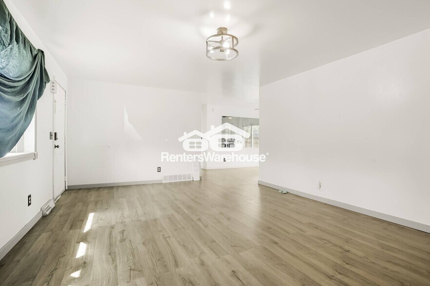 Building Photo - 14641 E 13th Ave