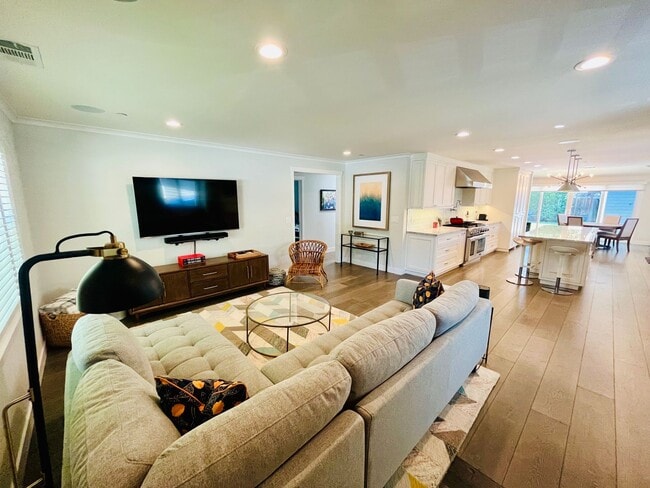 Building Photo - Stunning 3 Bed 2 Bath Downtown Sunnyvale w...