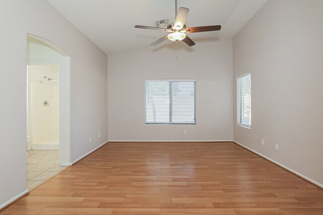 Building Photo - 13928 N 133rd Ln