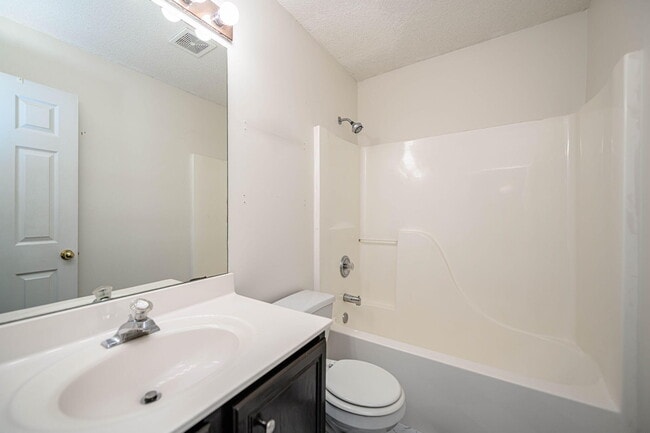 Building Photo - 709 Campusview Dr