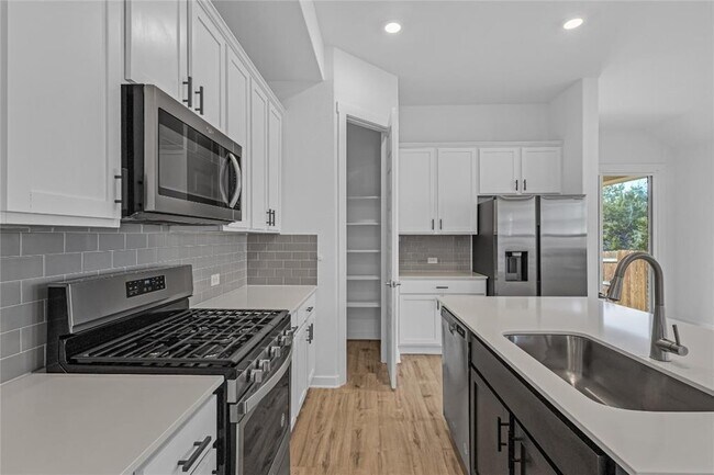 Building Photo - 1925 Ruger Pass