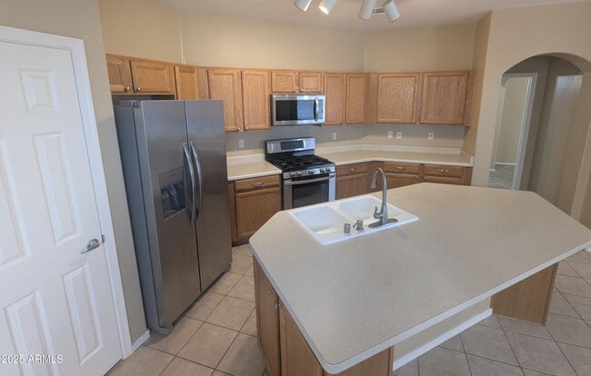 Building Photo - 14841 W Desert Hills Dr