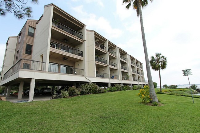 Building Photo - 401 Lakeside Ln