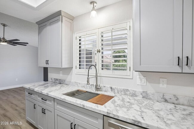 Building Photo - 12839 W Blue Bonnet Dr