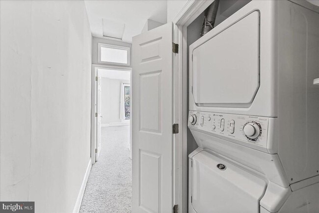 Building Photo - 240 W Miner St