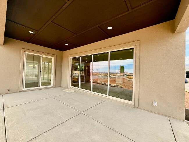 Building Photo - Luxury Living in Kissing Camels – 4 Bed | ...
