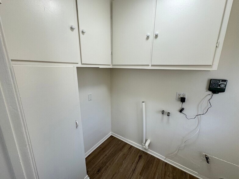 Building Photo - 2014 N Parish Pl