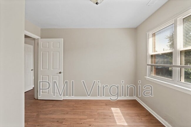 Building Photo - 909 E Liberty St