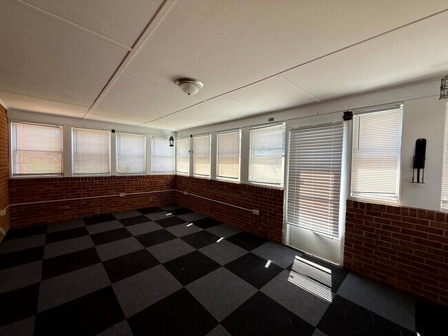 Building Photo - 6441 Kincross Ave