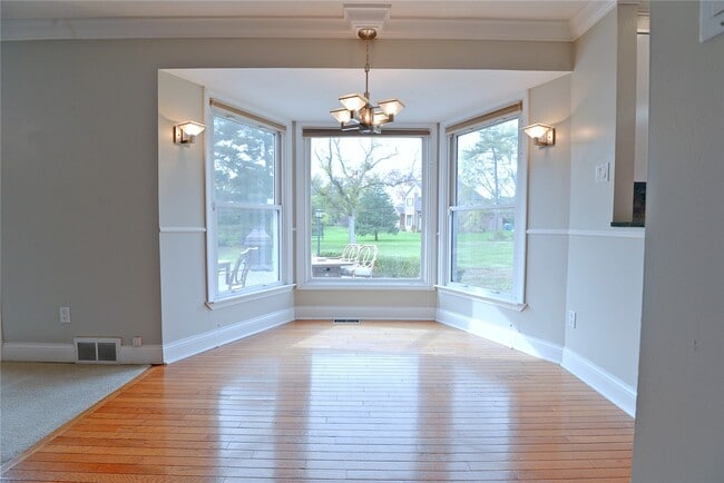 Building Photo - 2235 N Ballas Rd