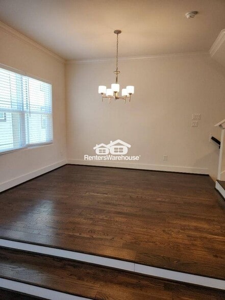 Building Photo - 1333 W 22nd St