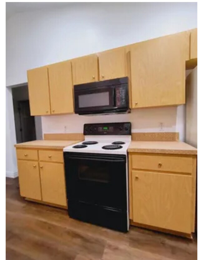 Building Photo - 807 Ware Ave NE