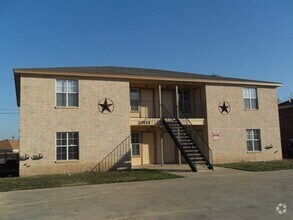 Building Photo - 2909 Cantabrian Dr