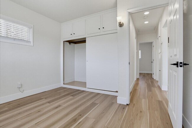 Building Photo - Beautifully Updated 3-Bedroom Home with Large Yard, Garage & Included Appliances!