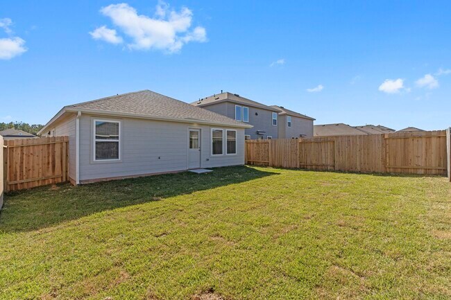 Building Photo - 25392 Carnation Ct