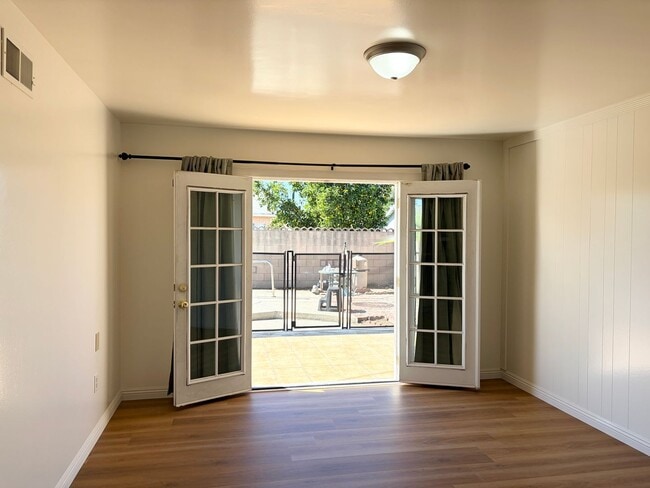 Building Photo - Dream Home with Pool. Updated Kitchen. Spa...