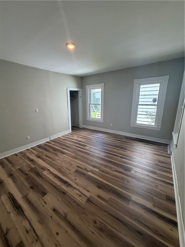 Building Photo - 454 Riverside Ave