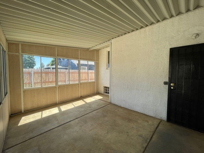 Building Photo - Shadle Area