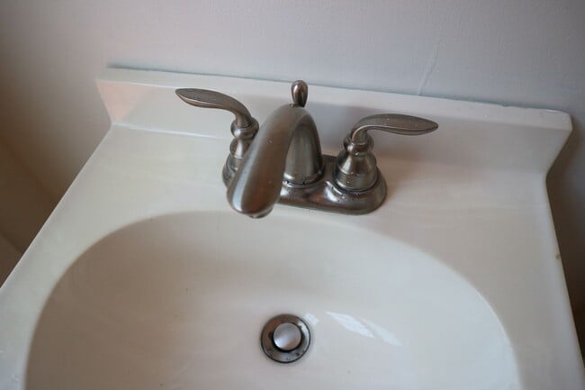Building Photo - Large 3-bedroom house for rent in Wilmingt...