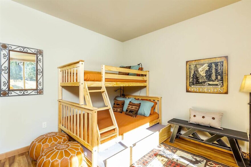 Building Photo - 11043 Village Loop