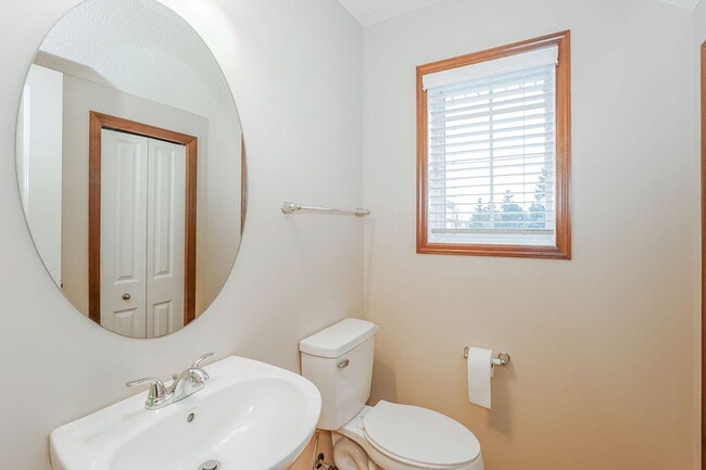 Building Photo - 15640 60th Ave N