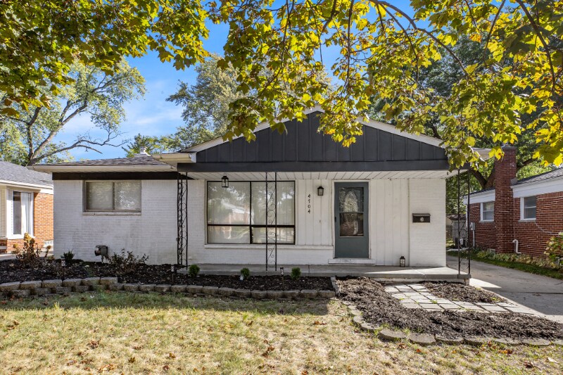 Primary Photo - 4704 Briarwood Ave