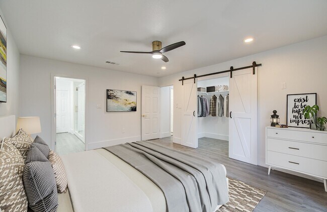 Building Photo - 556 Brandon Rd