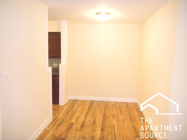 Building Photo - 696 Elm Pl