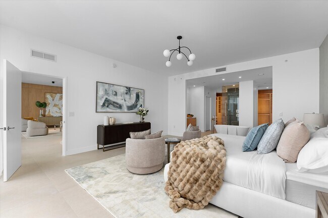 Building Photo - 700 NE 24th St