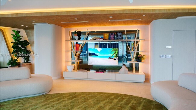 Building Photo - 700 NE 24th St