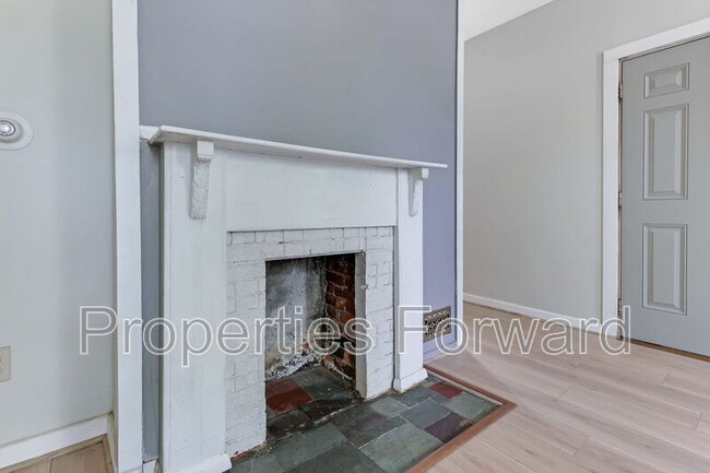 Building Photo - 673 E Sycamore St