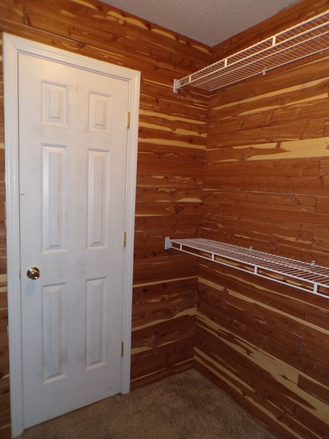 Building Photo - Nice 3 Bedroom 2 Bathroom House In South C...
