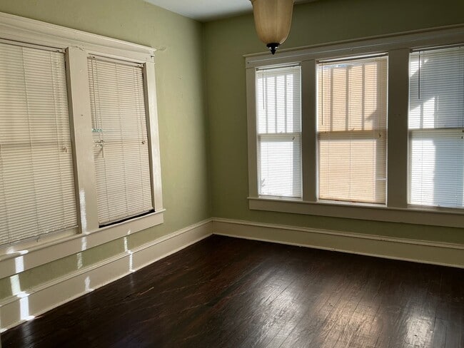 Building Photo - 623 N Nicholls St