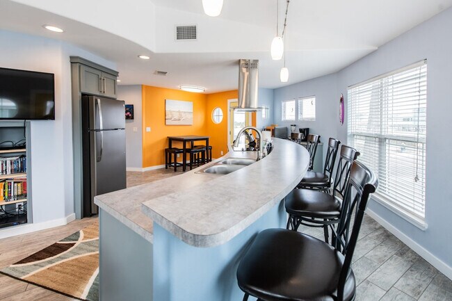 Building Photo - 1923 Eleventh Street-SI ID1023230P