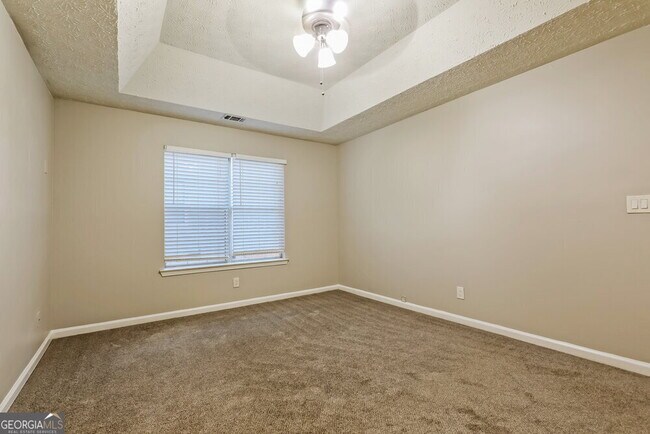 Building Photo - 429 Village Cir