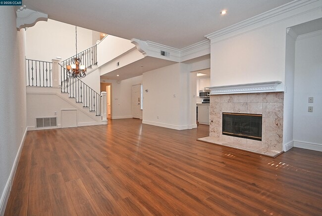 Building Photo - 6198 Lakeview Cir